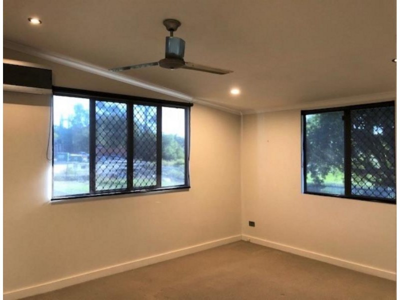 16 Thompson Street, Park Avenue QLD 4701